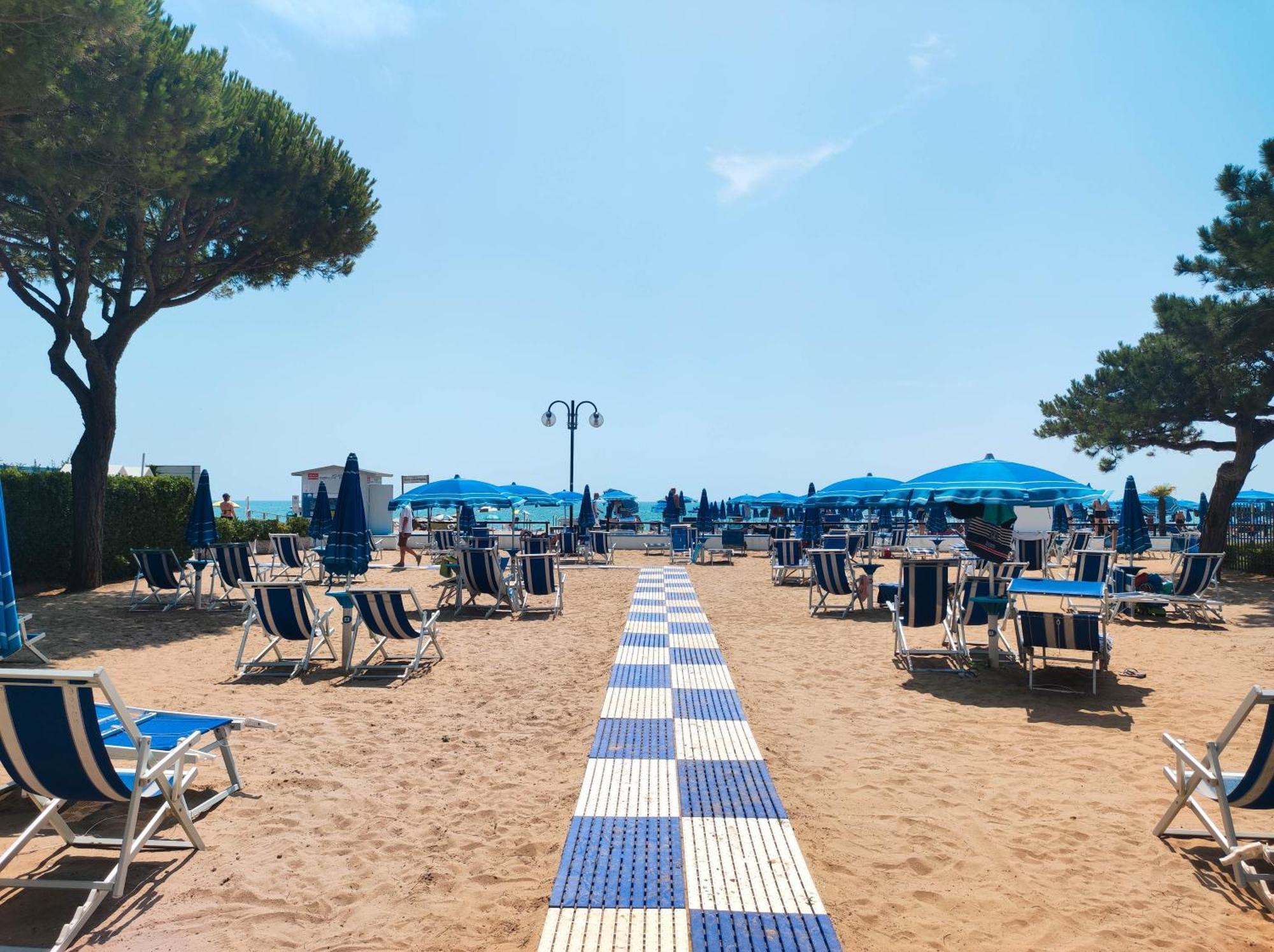 리도 디 예솔로 Brioni Fronte Mare 아파트 외부 사진